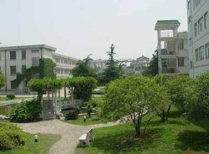永川市宝峰镇登东山初级中学校