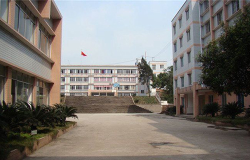 南江县赶场中学
