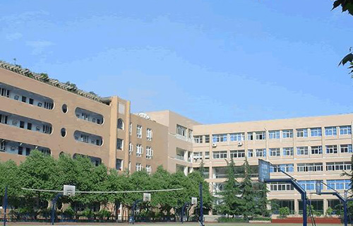 彭水苗族土家族自治县鹿角中学校