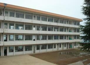 师宗县彩云中学